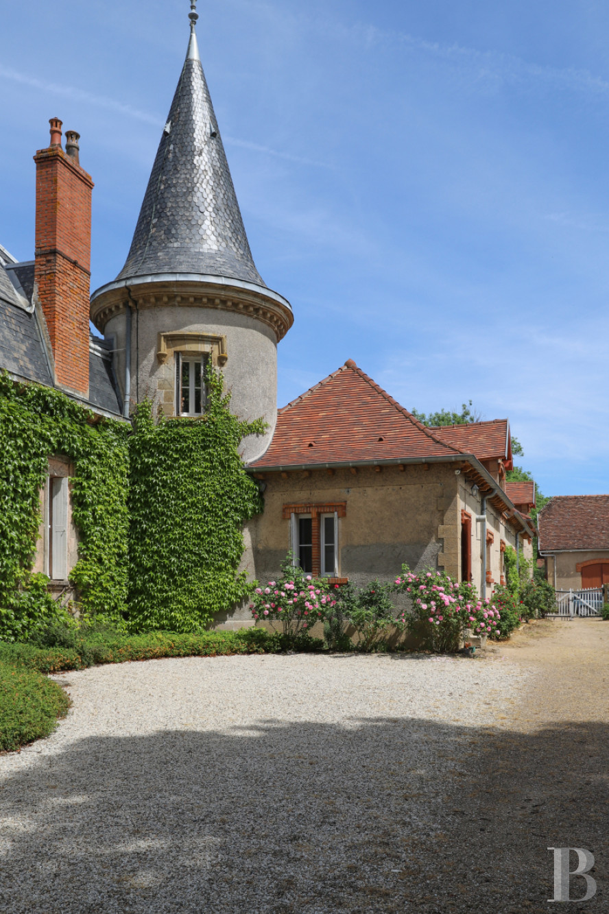 A 19th century chateau and surrounding park available for film projects in Saône-et-Loire, in the south of Morvan - photo  n°3
